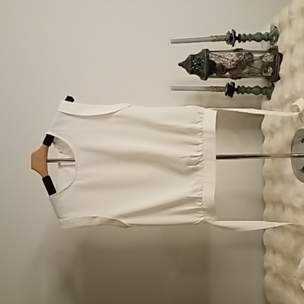 Elegant Sleeveless White Crop Top